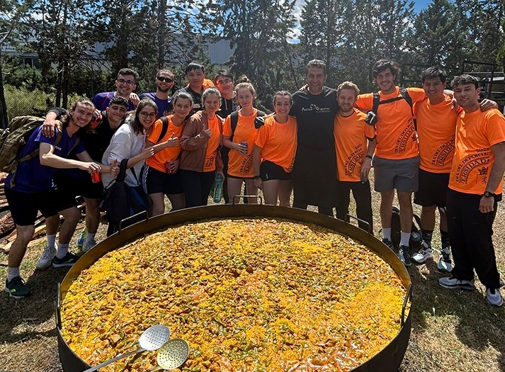 Paellas gigantes a la brasa para eventos